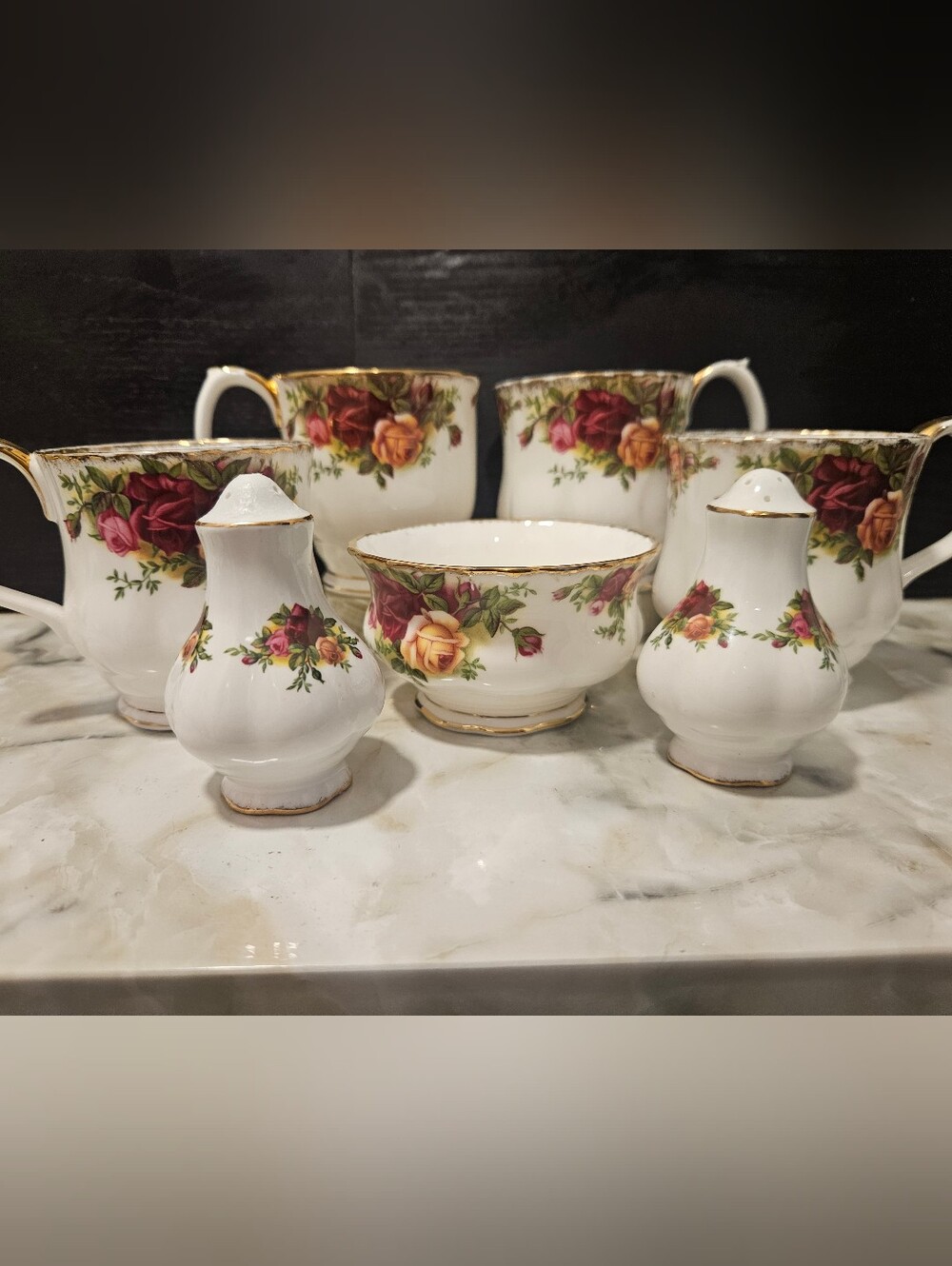 Royal Albert Old Country Roses 6 Piece Set 4 Teacups Sugar Bowl Salt